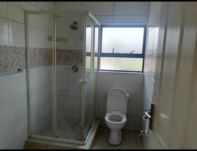 2 bed property to rent in ROBERTSHAM